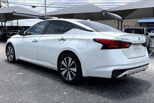 Pearl White Tricoat 2020 Nissan Altima 2.5 SL