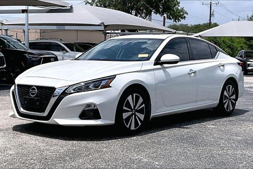 Pearl White Tricoat 2020 Nissan Altima 2.5 SL