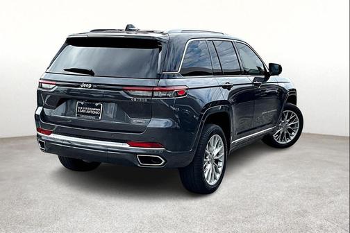 2022 Jeep Grand Cherokee Summit