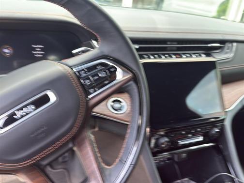 2022 Jeep Grand Cherokee Summit