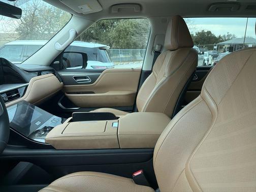 2025 INFINITI QX80 Luxe