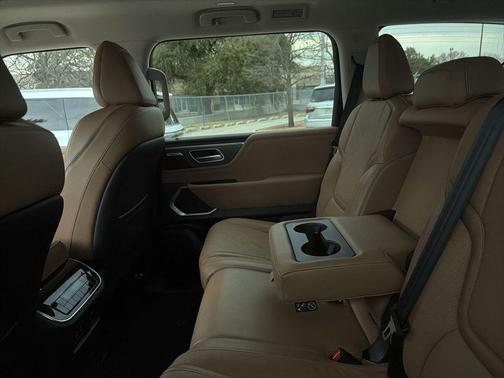 2025 INFINITI QX80 Luxe