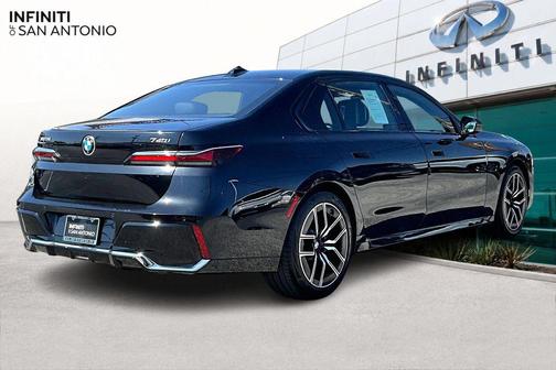 Black Sapphire Metallic 2024 BMW 740 740i