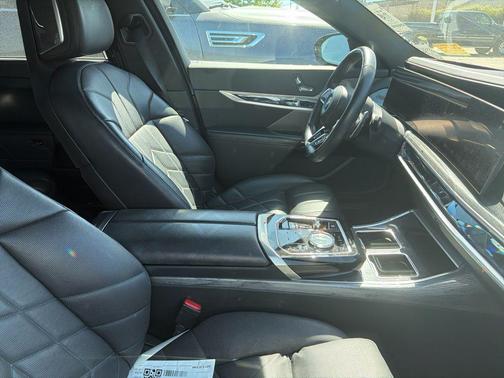 Black Sapphire Metallic 2024 BMW 740 740i