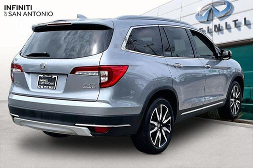 Lunar Silver Metallic 2020 Honda Pilot AWD Elite