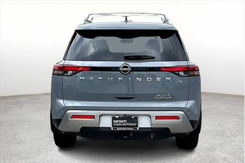 2022 Nissan Pathfinder Platinum 2WD