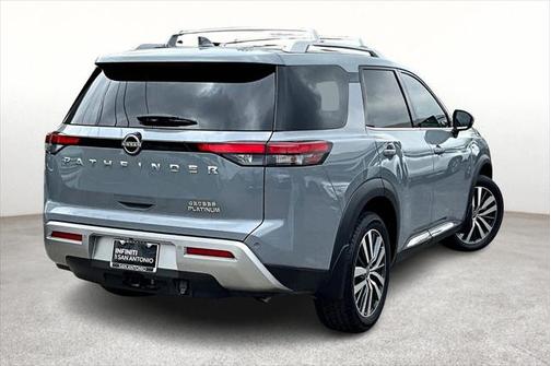 2022 Nissan Pathfinder Platinum 2WD
