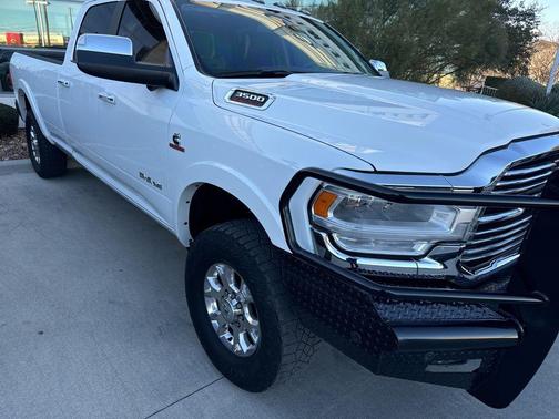 2022 RAM 3500 Laramie Crew Cab 4x4 8' Box