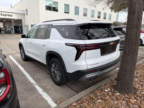 2024 Chevrolet Traverse LT