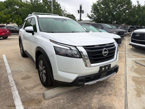 Everest White Pearl Tricoat 2025 Nissan Pathfinder SL 4WD