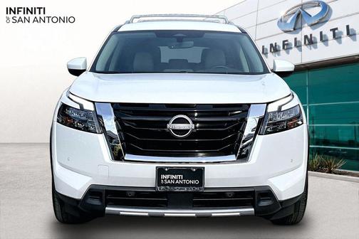Everest White Pearl Tricoat 2025 Nissan Pathfinder SL 4WD