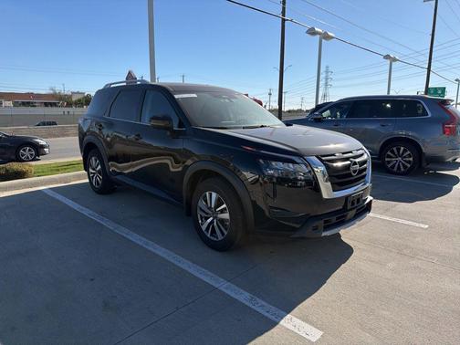 2025 Nissan Pathfinder SL 4WD