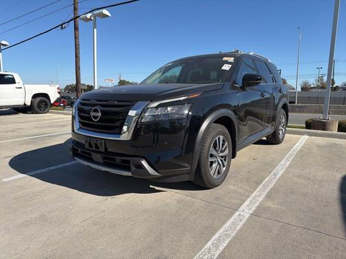 2025 Nissan Pathfinder SL 4WD