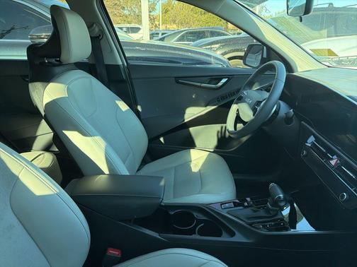 2023 Kia Niro EX