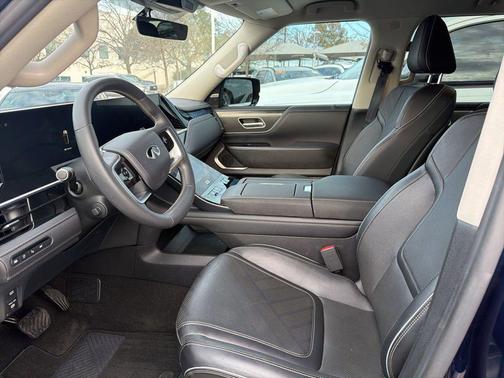 2025 INFINITI QX80 Luxe