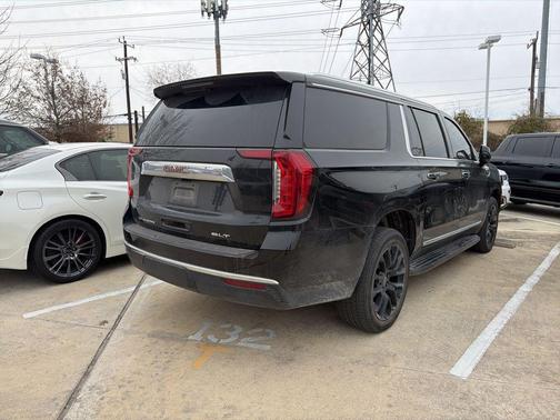 2023 GMC Yukon XL SLT