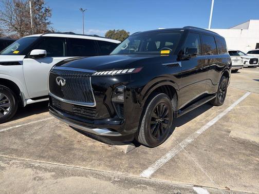 2025 INFINITI QX80 PURE