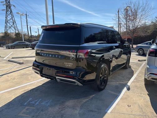 2025 INFINITI QX80 PURE