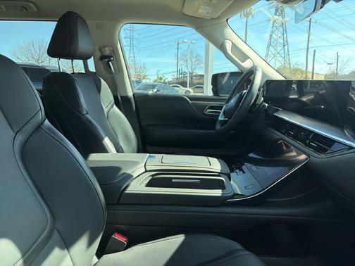 2025 INFINITI QX80 PURE