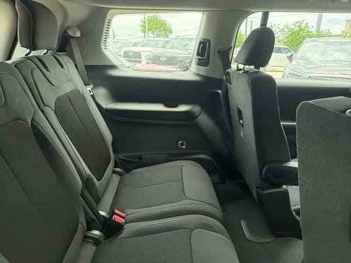 Baltic Gray Metallic Clearcoat 2024 Jeep Grand Cherokee L Laredo