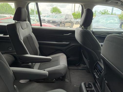 Baltic Gray Metallic Clearcoat 2024 Jeep Grand Cherokee L Laredo