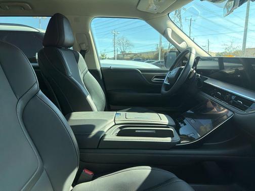 2025 INFINITI QX80 PURE