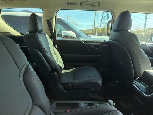 2025 INFINITI QX80 PURE