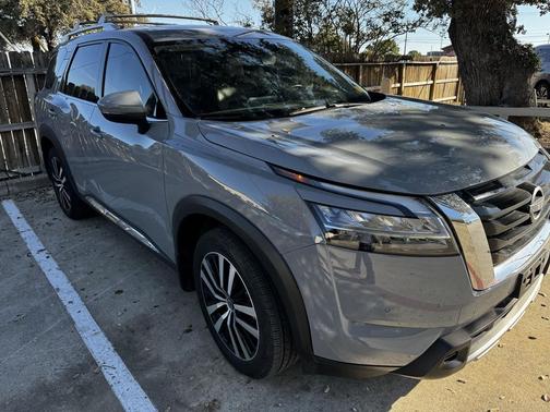 2023 Nissan Pathfinder Platinum FWD