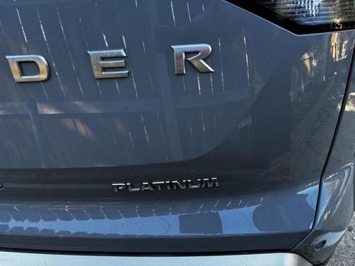 2023 Nissan Pathfinder Platinum FWD