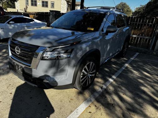 2023 Nissan Pathfinder Platinum FWD