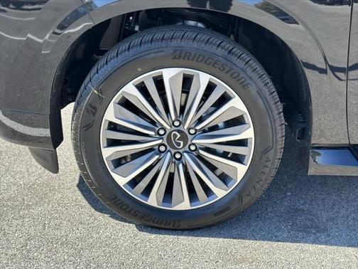2025 INFINITI QX80 Luxe