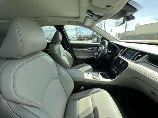 2023 INFINITI QX50 LUXE