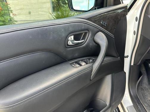 2022 INFINITI QX80 Luxe