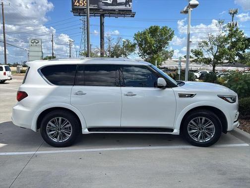2022 INFINITI QX80 Luxe