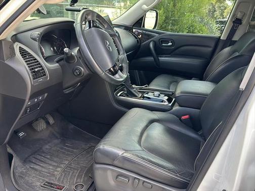 2022 INFINITI QX80 Luxe