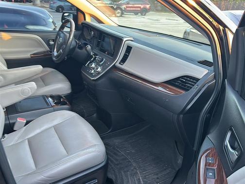 2015 Toyota Sienna XLE