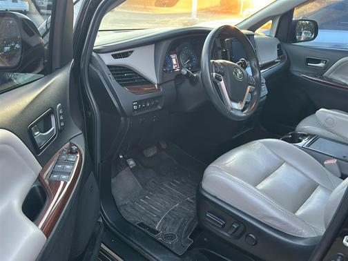 2015 Toyota Sienna XLE