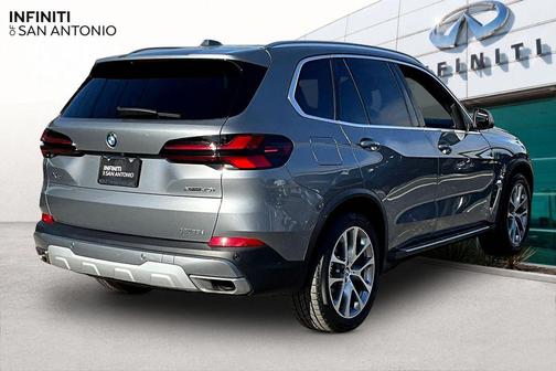 Gray Metallic 2025 BMW X5 xDrive40i