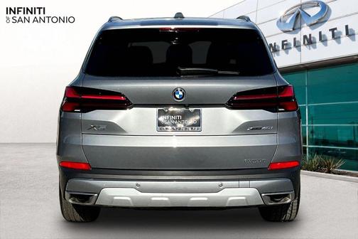 Gray Metallic 2025 BMW X5 xDrive40i
