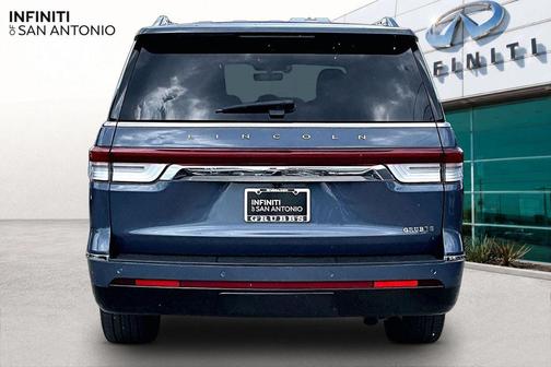Ocean Drive Blue Metallic Tinted Clearcoat 2023 Lincoln Navigator Reserve