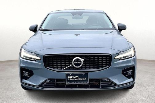 2024 Volvo S60 B5 Core Dark Theme
