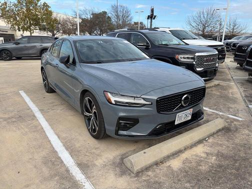 2024 Volvo S60 B5 Core Dark Theme