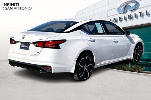 Pearl White Tricoat 2025 Nissan Altima SR AWD