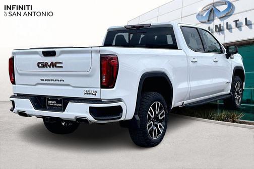 Summit White 2023 GMC Sierra 1500 AT4