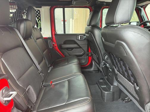 Firecracker Red Clearcoat 2022 Jeep Wrangler Unlimited Rubicon 392