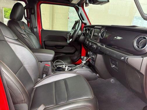 Firecracker Red Clearcoat 2022 Jeep Wrangler Unlimited Rubicon 392