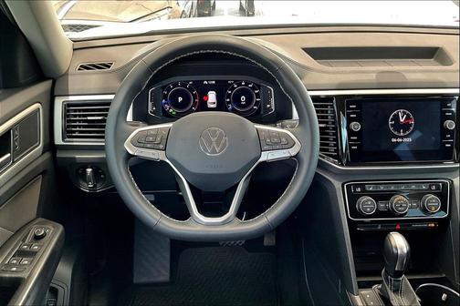 2023 Volkswagen Atlas 3.6L SE w/Technology