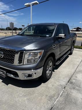 2017 Nissan Titan SV
