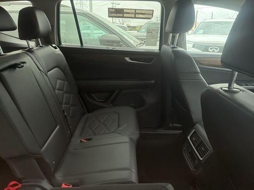 2025 Volkswagen Atlas 2.0T SE w/Technology 4MOTION