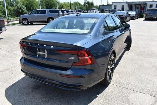 2024 Volvo S60 B5 Core Dark Theme